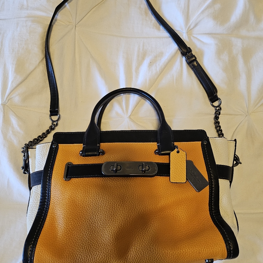 Coach swagger carryall in pebble leather